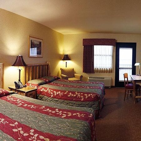 Kewadin St. Ignace Hotel Evergreen Shores Exterior photo